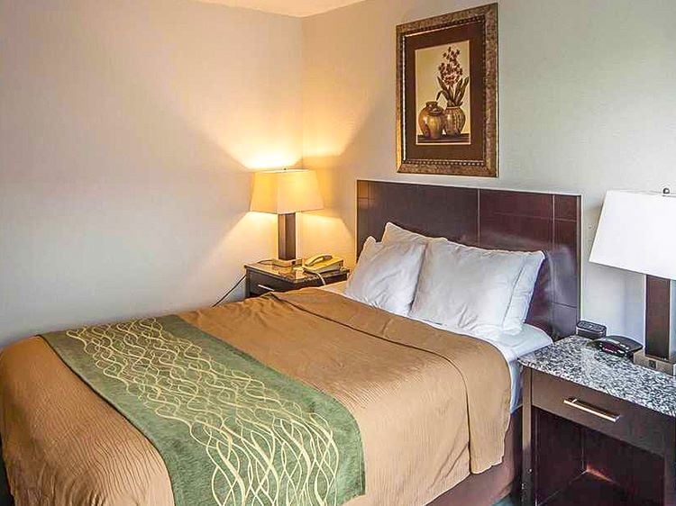 Hotels in Edmonton, Alberta Comfort Inn & Suites Downtown Edmonton